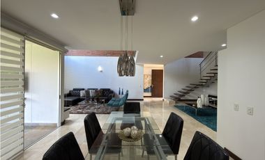 AMPLIA Y MODERNA CASA EN RENTA - LOMA DEL ESCOBERO