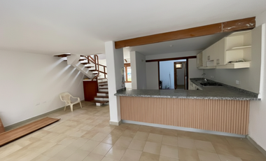 Casa de 3 pisos en arriendo/Rodadero Sur Santa Marta