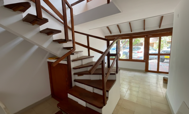 Casa de 3 pisos en arriendo/Rodadero Sur Santa Marta