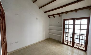 Casa de 3 pisos en arriendo/Rodadero Sur Santa Marta