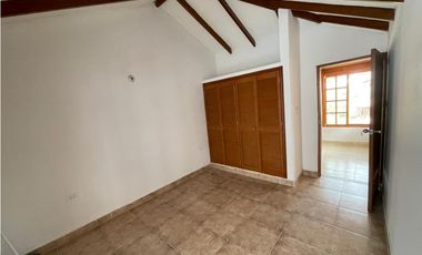Casa de 3 pisos en arriendo/Rodadero Sur Santa Marta