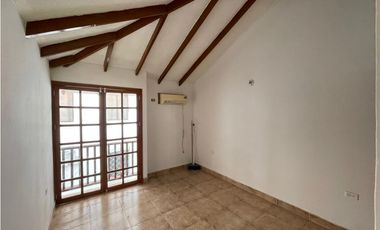 Casa de 3 pisos en arriendo/Rodadero Sur Santa Marta