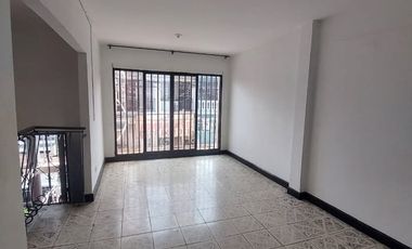 APARTAMENTO EN SEGUNDO PISO - BARRIO FLORALIA, CALI
