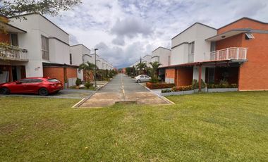 Casa Arriendo o Venta Cinco Soles, Jamundí, Esquinera, amplia y bien ubicada.