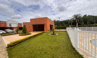 Casa Arriendo o Venta Cinco Soles, Jamundí, Esquinera, amplia y bien ubicada.