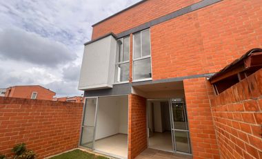 Casa Arriendo o Venta Cinco Soles, Jamundí, Esquinera, amplia y bien ubicada.