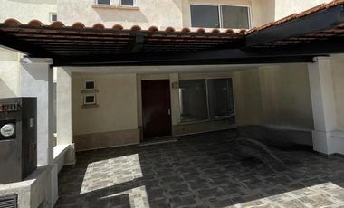 Casa en Venta al Norte en Bosques del Paraíso