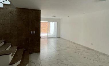 Casa en Venta al Norte en Bosques del Paraíso
