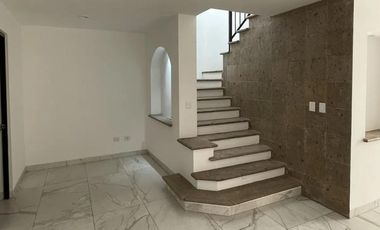 Casa en Venta al Norte en Bosques del Paraíso