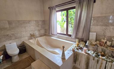 Casa Colonial Moderna con Piscina y Jardín en Fraccionamiento Privado en Valladolid