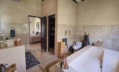 Casa Colonial Moderna con Piscina y Jardín en Fraccionamiento Privado en Valladolid