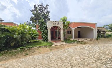 Casa Colonial Moderna con Piscina y Jardín en Fraccionamiento Privado en Valladolid