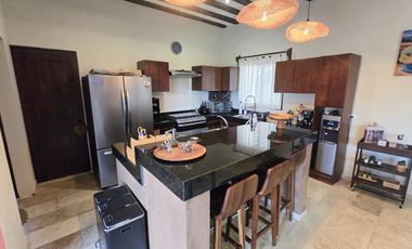 Casa Colonial Moderna con Piscina y Jardín en Fraccionamiento Privado en Valladolid