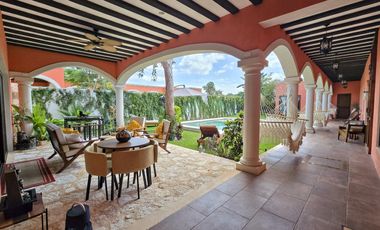 Casa Colonial Moderna con Piscina y Jardín en Fraccionamiento Privado en Valladolid