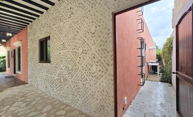 Casa Colonial Moderna con Piscina y Jardín en Fraccionamiento Privado en Valladolid