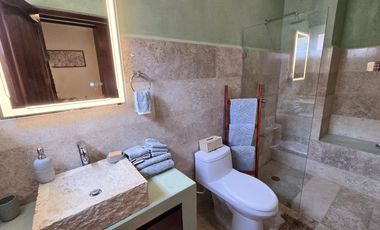 Casa Colonial Moderna con Piscina y Jardín en Fraccionamiento Privado en Valladolid