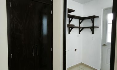 Casa en renta 3 recamarás cochera techada Fraccionamiento Mayorazgo León Gto.