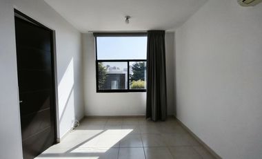 Casa en renta 3 recamarás cochera techada Fraccionamiento Mayorazgo León Gto.