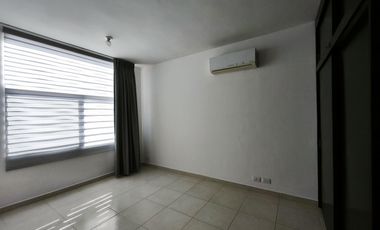 Casa en renta 3 recamarás cochera techada Fraccionamiento Mayorazgo León Gto.