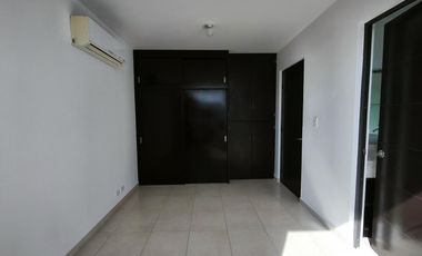 Casa en renta 3 recamarás cochera techada Fraccionamiento Mayorazgo León Gto.