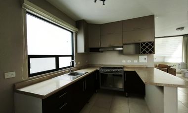 Casa en renta 3 recamarás cochera techada Fraccionamiento Mayorazgo León Gto.