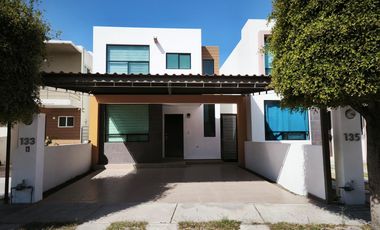 Casa en renta 3 recamarás cochera techada Fraccionamiento Mayorazgo León Gto.