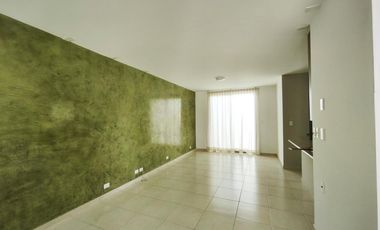 Casa en renta 3 recamarás cochera techada Fraccionamiento Mayorazgo León Gto.