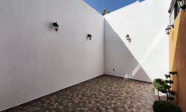 Casa en renta 3 recamarás cochera techada Fraccionamiento Mayorazgo León Gto.