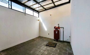 Casa en renta 3 recamarás cochera techada Fraccionamiento Mayorazgo León Gto.