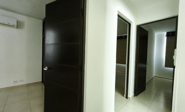 Casa en renta 3 recamarás cochera techada Fraccionamiento Mayorazgo León Gto.