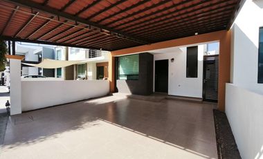 Casa en renta 3 recamarás cochera techada Fraccionamiento Mayorazgo León Gto.