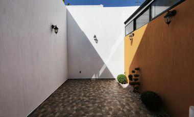 Casa en renta 3 recamarás cochera techada Fraccionamiento Mayorazgo León Gto.