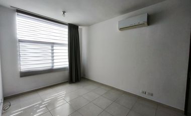 Casa en renta 3 recamarás cochera techada Fraccionamiento Mayorazgo León Gto.