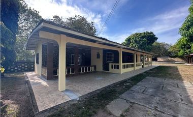 CHAME / BEJUCO / 1481 M / 4 HABITACION / 2 BAÑOS / PISCINA / AG