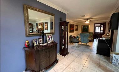 VENTA CASA EN ALBROOK 540M2 LLANOS DE CURUNDU CV