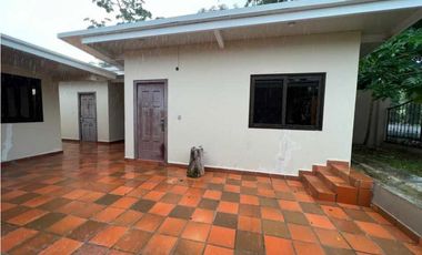 VENTA CASA EN ALBROOK 540M2 LLANOS DE CURUNDU CV