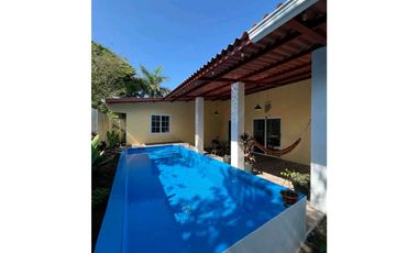 VENTA  DE CASA EN PUERTO ARMUELLES DE PLAYA CON PISCINA