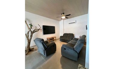 VENTA  DE CASA EN PUERTO ARMUELLES DE PLAYA CON PISCINA