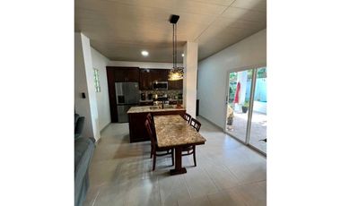 VENTA  DE CASA EN PUERTO ARMUELLES DE PLAYA CON PISCINA