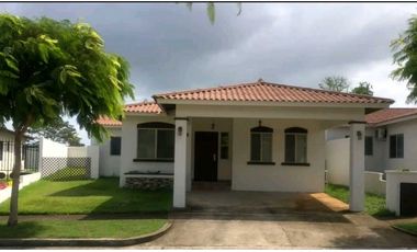 ALQUILO CASA LA CHORRERA COSTA VERDE SPRINT HILLS AMOBLADA