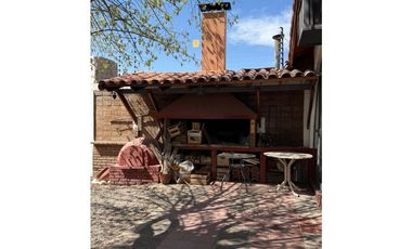 VENDE CASA CON QUINCHO CERRADO en DORREGO, GUAYMALLÉN, MENDOZA.