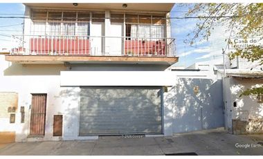 VENDE GALPÓN CON OFICINAS Y DOS DEPARTAMENTOS en DORREGO, GUAYMALLÉN.
