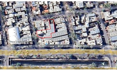 VENDE GALPÓN CON OFICINAS Y DOS DEPARTAMENTOS en DORREGO, GUAYMALLÉN.