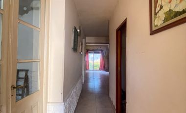 Casa de 5 ambientes 161M2 cubiertos en venta en Temperley | Con cochera