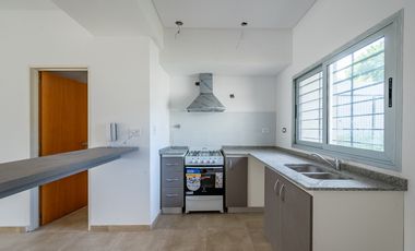 Casa 3 ambientes Alquiler Castelar