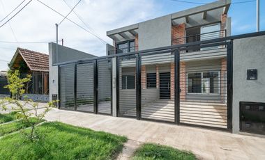 Casa 3 ambientes Alquiler Castelar