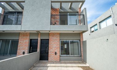 Casa 3 ambientes Alquiler Castelar