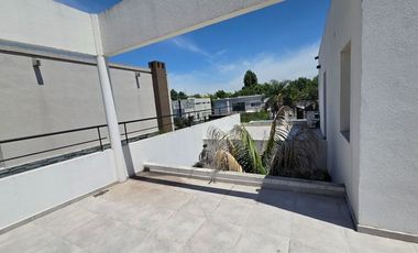 ALQUILER CASA 4AMBIENTES ALTOS DE HUDSON II PILETA