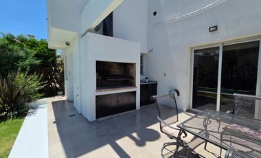 ALQUILER CASA 4AMBIENTES ALTOS DE HUDSON II PILETA