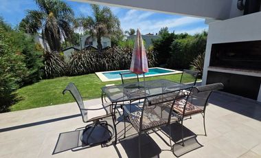 ALQUILER CASA 4AMBIENTES ALTOS DE HUDSON II PILETA